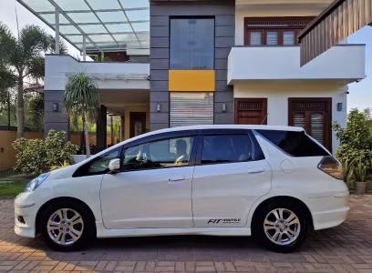 Honda Fit Shuttle - Ceylon Travel Lanka Fleet